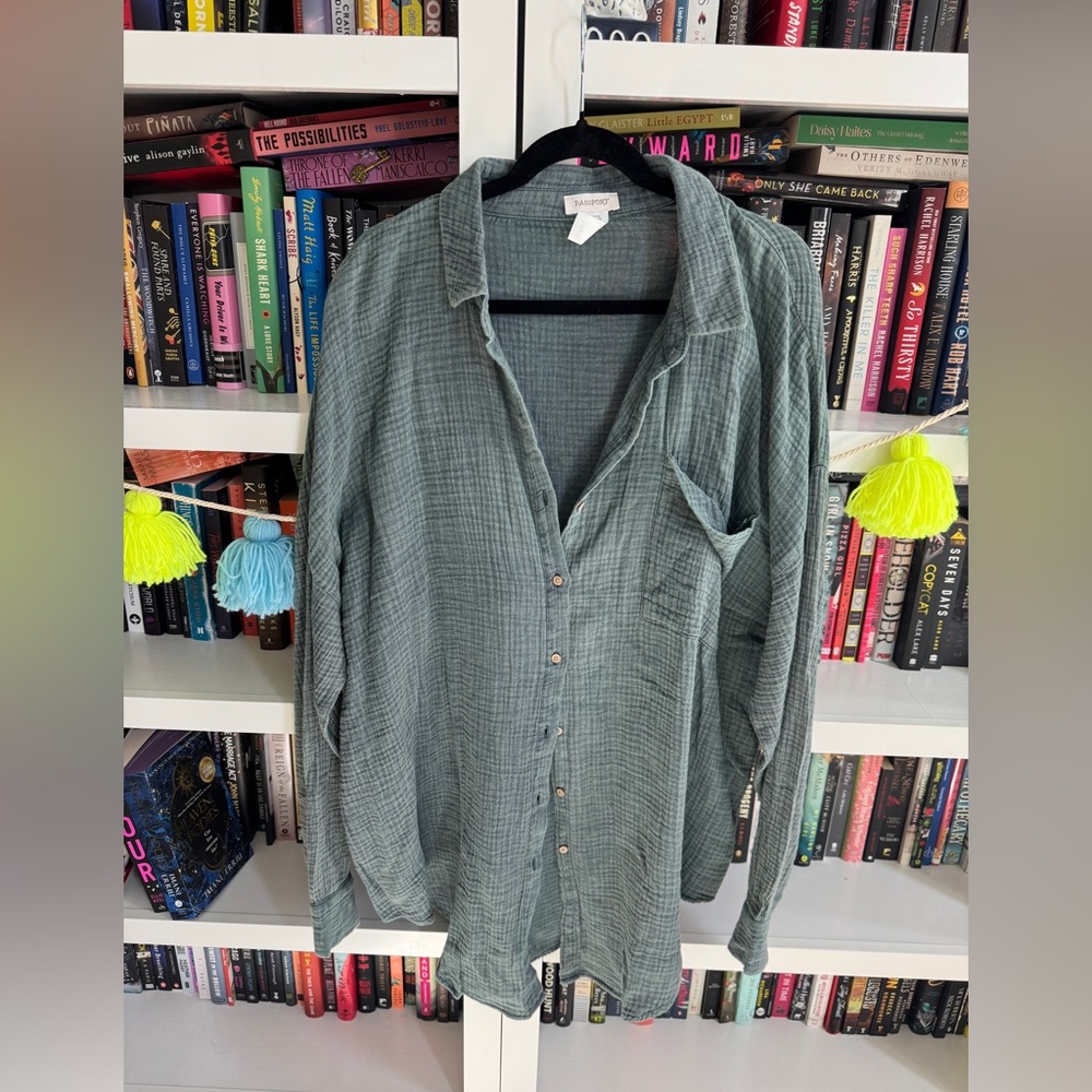 Passport Lightweight Button-Up Shirt in Sage Green